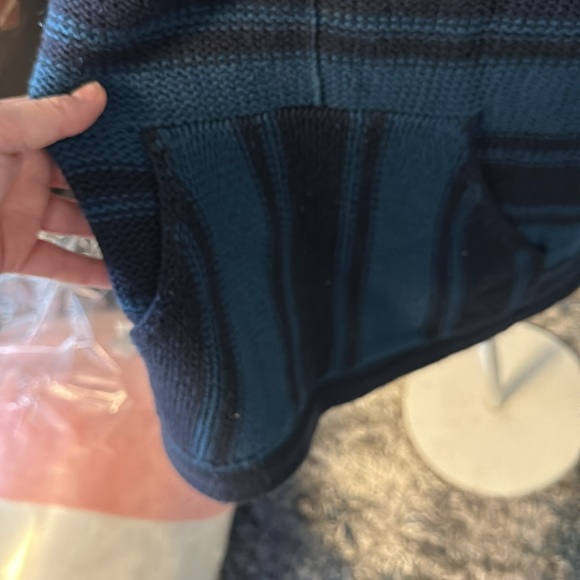 OUTERKNOWN size M alpaca blend sweater with kangaroo pouch. - Picture 8 of 8